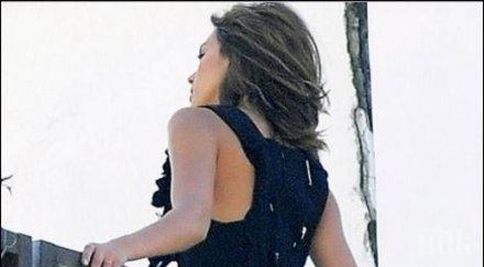 папарашки удар джесика алба лъсна милото скандална снимка