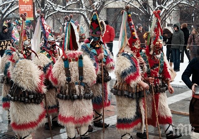 Закриха VII-я фестивал на кукерските трупи в Благоевград