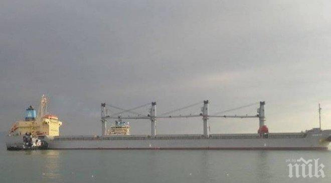 Извънредно! Кораб, натоварен с тръби за Южен поток, заседна на влизане в пристанището в  Бургас (снимки)
