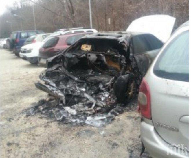 Варненско Ауди изгоря до основи (снимки)