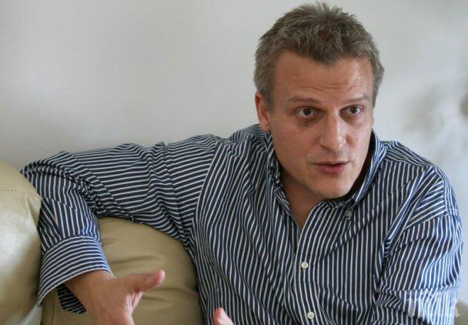 Министър Москов заминава за Разград заради починалото пред болница дете
