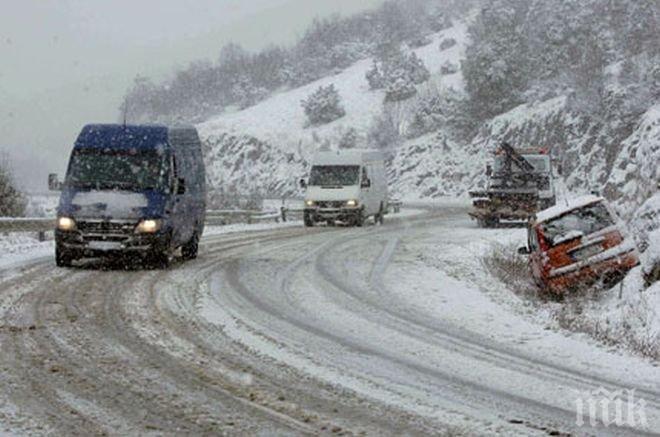 Катастрофи в Казанлък заради сняг и заледени улици