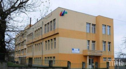 учителите литература работливи