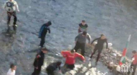 поп финтира мокри смелчаци хвърли кръста сушата видео