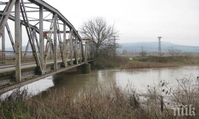 Жена падна от Дъговия мост в Русе, сама набра 112