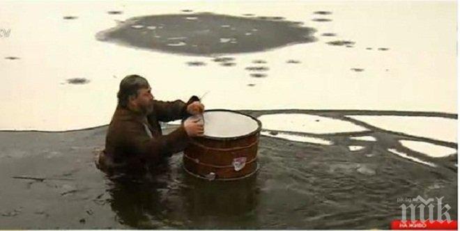 Кметът на Калофер: Изгледайте спокойно ритуала по хвърлянето на кръста в Тунджа