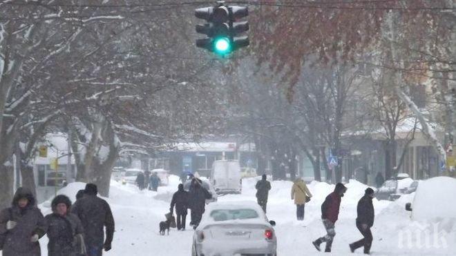 Може ли да се ходи безопасно по тротоарите в София?