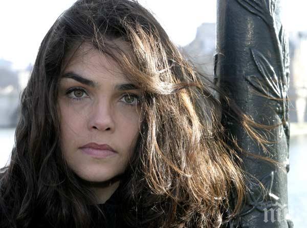 Журналистката Румяна Угърчинска от епицентъра на кръвопролитието пред ПИК: Атентатът срещу Шарли Ебдо е с ефект на атомна бомба! Напрежението е огромно! 