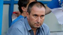 Мъри бяга от журналисти през заден вход