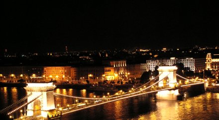 унгарски студенти блокираха дунава протестират икономиите