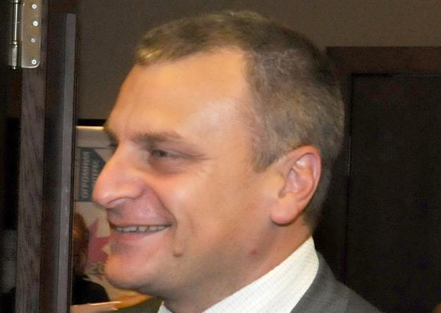 Курумбашев пред ПИК: Депутати тайно пушат в парламента!