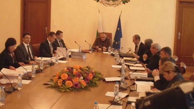 20 бона пръснали министрите за командировки