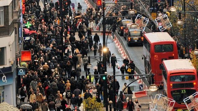 Британските власти в паника от наплив на българи и румънци