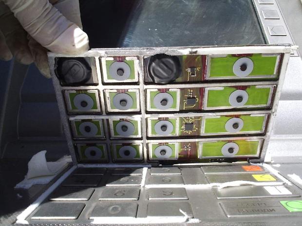 Закопчаха двама българи в Швейцария заради скиминг устройства