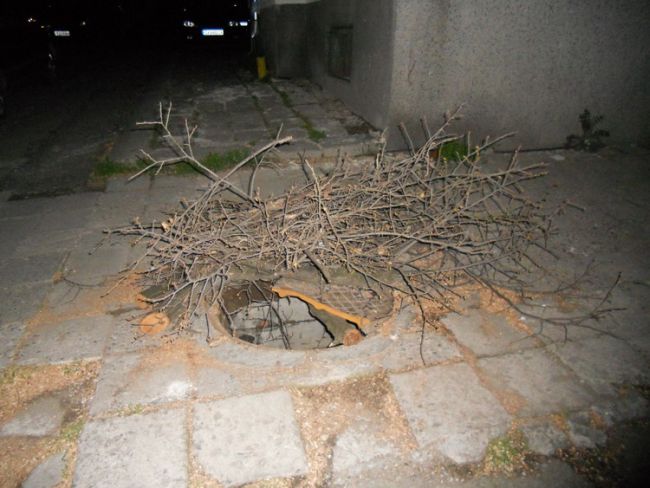 Отходна шахта 24 часа държа в плен мъж от Търговище