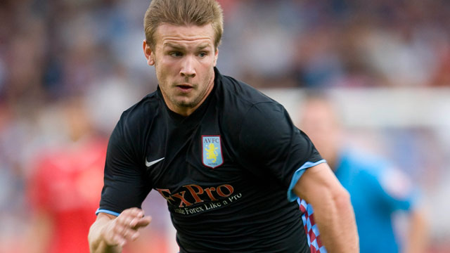 Астън Вила стигна лесно до полуфинал за Купата