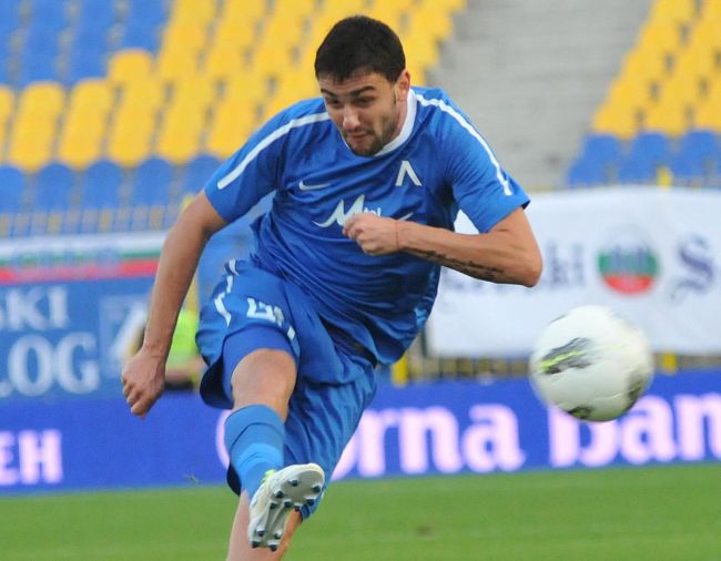 Левски засилва Владимир Гаджев в Китай