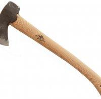 Бясна! Изоставена съпруга разцепи с брадва мерцедеса на съперницата си 