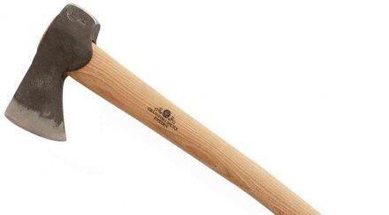 бясна изоставена съпруга разцепи брадва мерцедеса съперницата