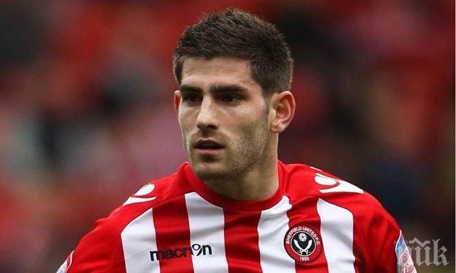 Скандал! Заплаха с изнасилване стопира трансфера на Чед Евънс