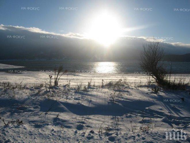 Бреговете на Стакевска река са замръзнали 