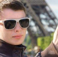 Изследване: Селфитата при мъжете издават психологични проблеми
