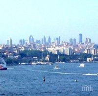 Морските автобуси около Истанбул спряха работа заради мощна буря