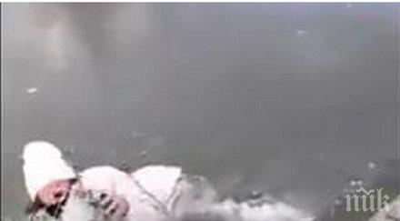 ужас девойка падна замръзналата вода гребната база пловдив