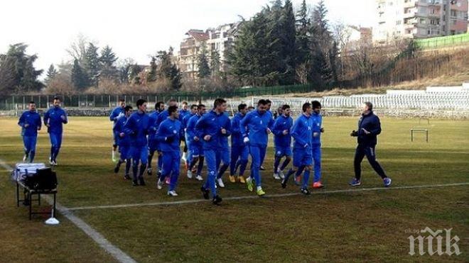 Левски започна здрави тренировки в Сандански
