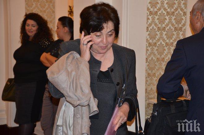 Грандиозен скандал! Любимката на Сергей Станишев - Лидия Руменова дала 5 бона на журналист, за да я учи как да се държи пред камерата!