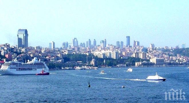 Морските автобуси около Истанбул спряха работа заради мощна буря