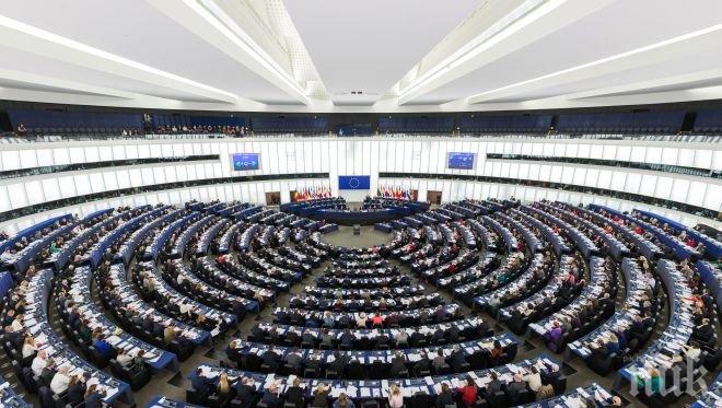 Европарламентът ще почете жертвите на атентатите в Париж с минута мълчание (обновена)
