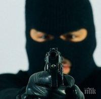 ИЗВЪНРЕДНО И САМО В ПИК! Похитена кола на американското посолство! Открадната табелата с номера й! Полицията на крак: камикадзе може да се вреже в кортежа на Джон Кери!