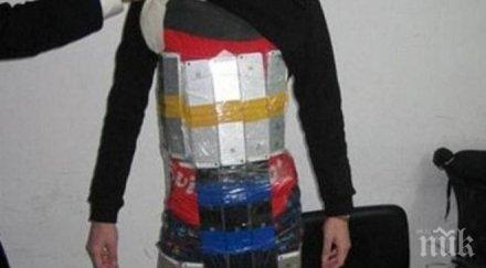 митничари спипаха китаец iphone залепени снимки