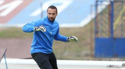 нарочен гонене прекрати договора левски имал получава заплати