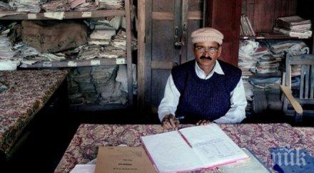 уволниха индиец ходил работа години