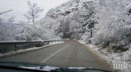 частично заледени пътищата варненско