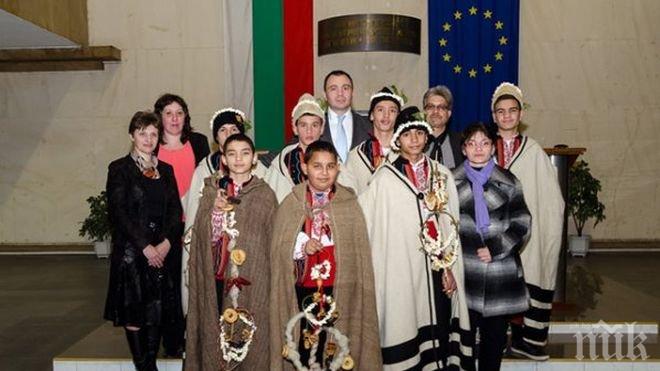 Ромчета сурвакаха Светлозар Лазаров