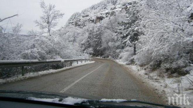 Частично заледени са пътищата във Варненско 