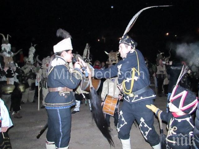 Пламнаха огньовете на Сурва в Пернишко (снимки)