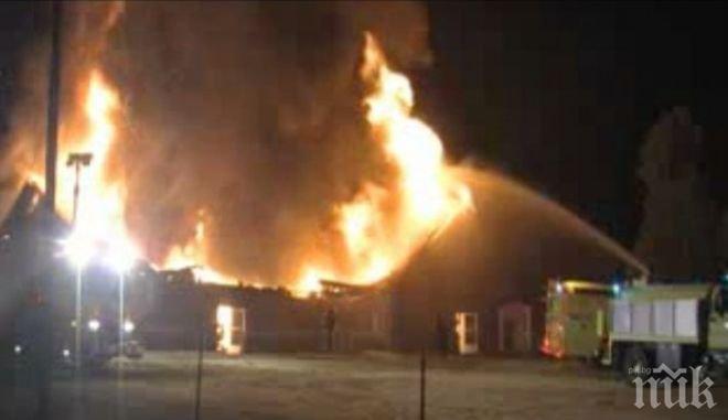 Огнен ад в Банско! Гори хотел на фамилията Вапцаров (обновена)