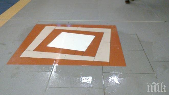 Столичното метро прокапа, има нужда от сериозна поддръжка (снимки) 
