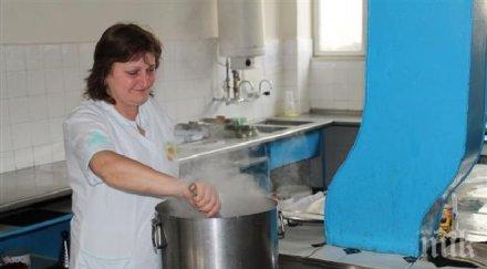 сатовча предлагат топла храна нуждаещите