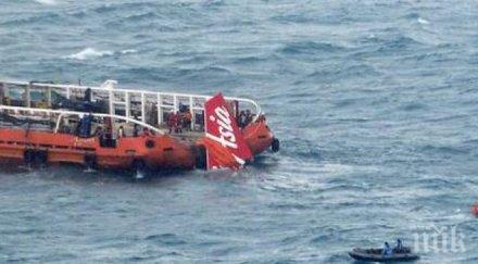 възобновиха операцията вдигане дъното корпуса катастрофиралия самолет еър ейжа