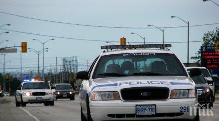 кръв канада въоръжен простреля двама полицаи после избяга