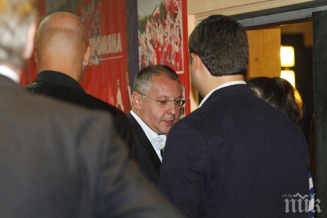 Ексклузивно! Прави ли Сергей Станишев втори властови център от Ал. Невски, иска ли да разцепи БСП и след това да я оглави! Вижте какво отговори Георги Първанов пред ПИК! 