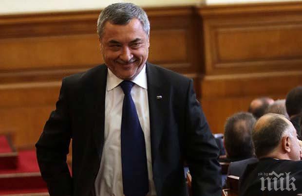 Валери Симеонов: Шарли Ебдо прави пари от трупове