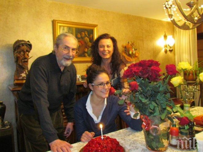 Само в ПИК и Ретро: Жената на Гюзелев разпродава наследството му! Забравиха още куп велики българи, починали през 2014 г. (снимки)
