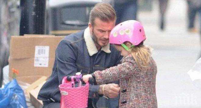 Грижовен! Вижте Дейвид Бекъм на разходка с малката си дъщеричка (снимки)