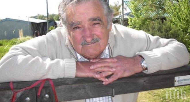 Невероятно, но факт! Президентът на Уругвай качи работник на автостоп